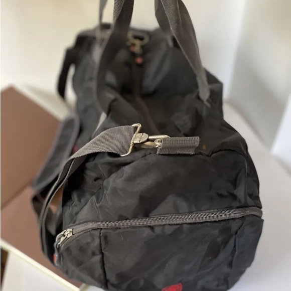 Duffle Duffel Bag Sport Travel Carry-On Workout 17"
like new - Picture 9 of 10